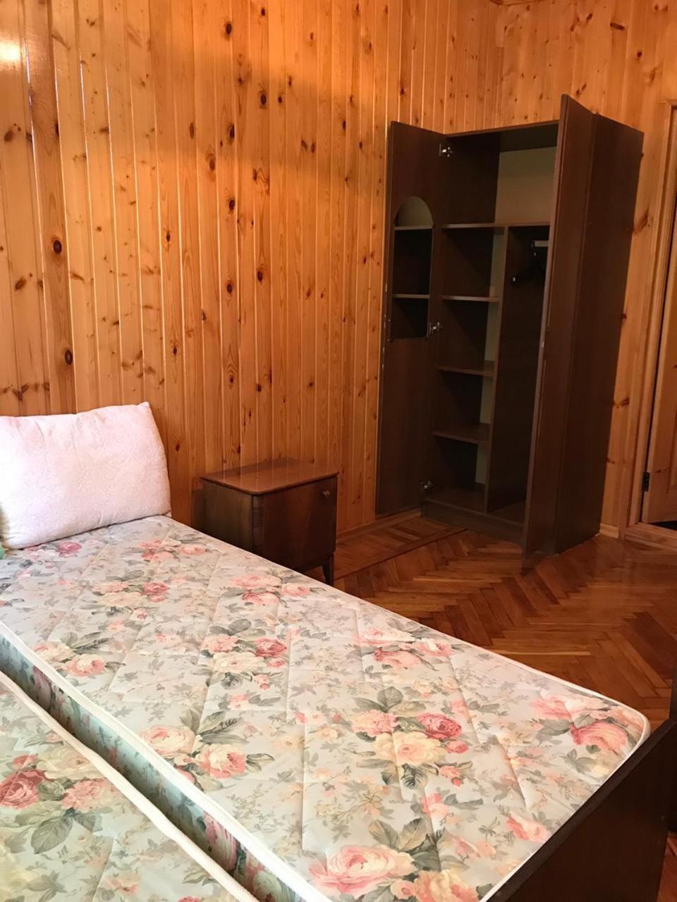 Гостевой Дом С Садом Hotell Gagra Exteriör bild