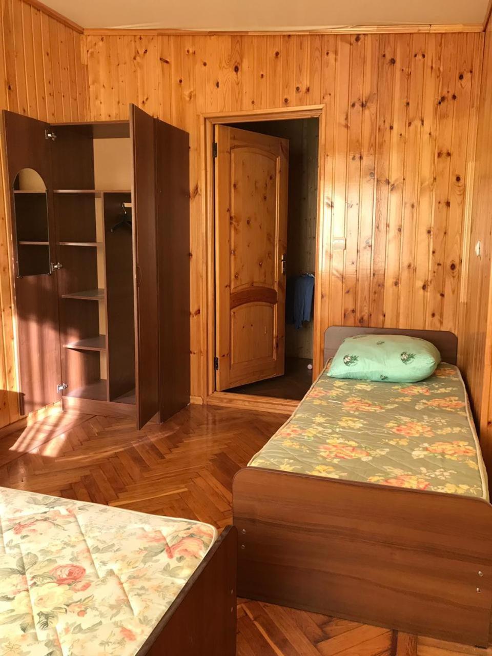 Гостевой Дом С Садом Hotell Gagra Exteriör bild